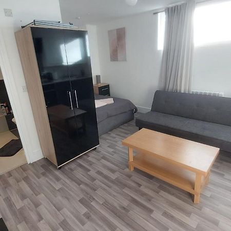 Spacious Studio Maidstone - Redecorated Oct 2023 Extérieur photo