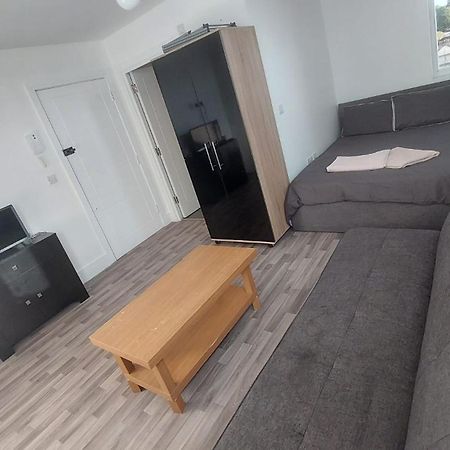 Spacious Studio Maidstone - Redecorated Oct 2023 Extérieur photo